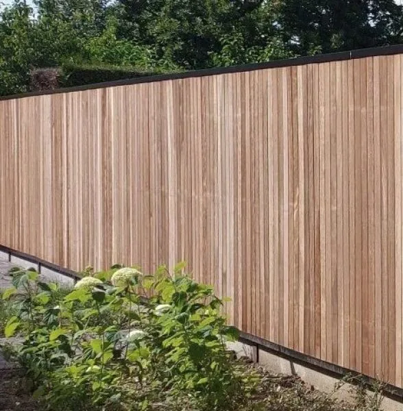 Aluminium profielen voor tuinwand verticaal