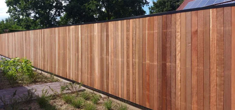 Aluminium profielen voor tuinwand verticaal