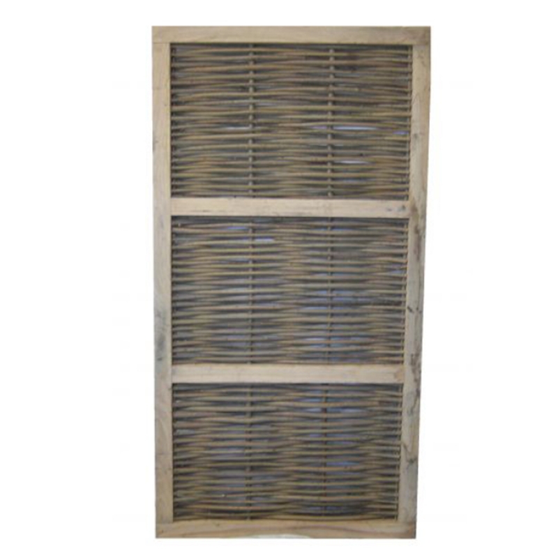 Eiken tuindeur met hazelaartakken