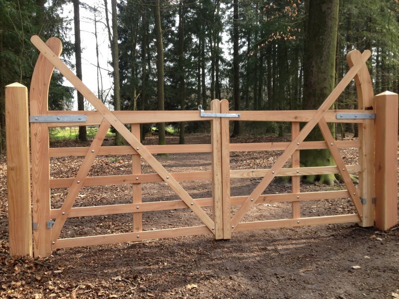 Lariks / douglas weidepoort - Engelse boogpoort