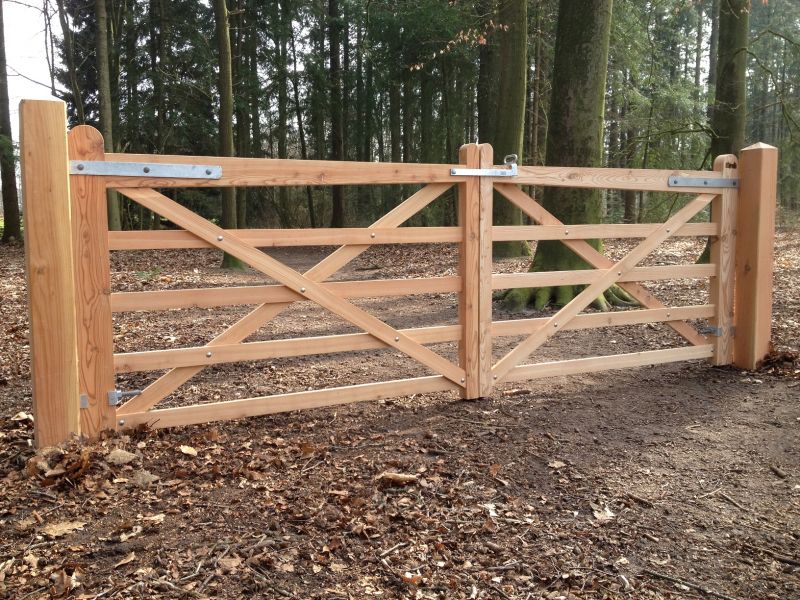 Lariks / douglas weidepoort - Engelse kruispoort