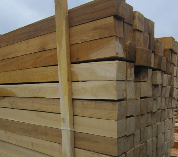 Vierkante robinia palen - 8 x 8 cm