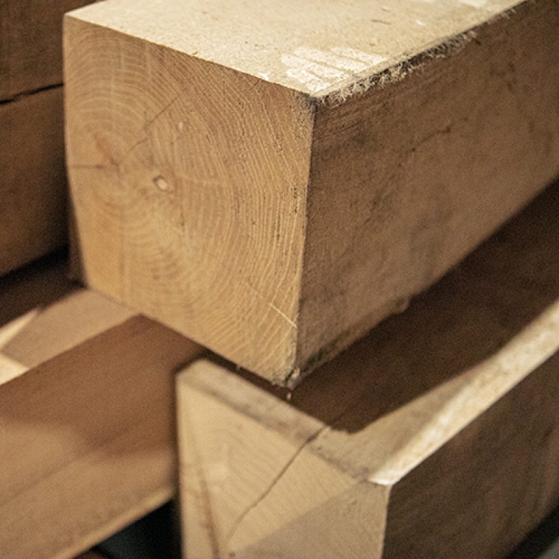 Robinia balken vierkant - 20 x 20 cm